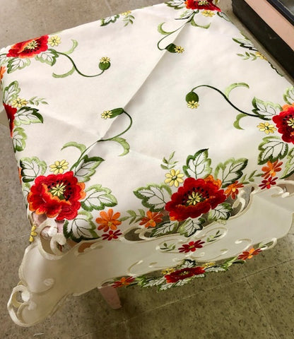 Poppies on Ivory Table Topper